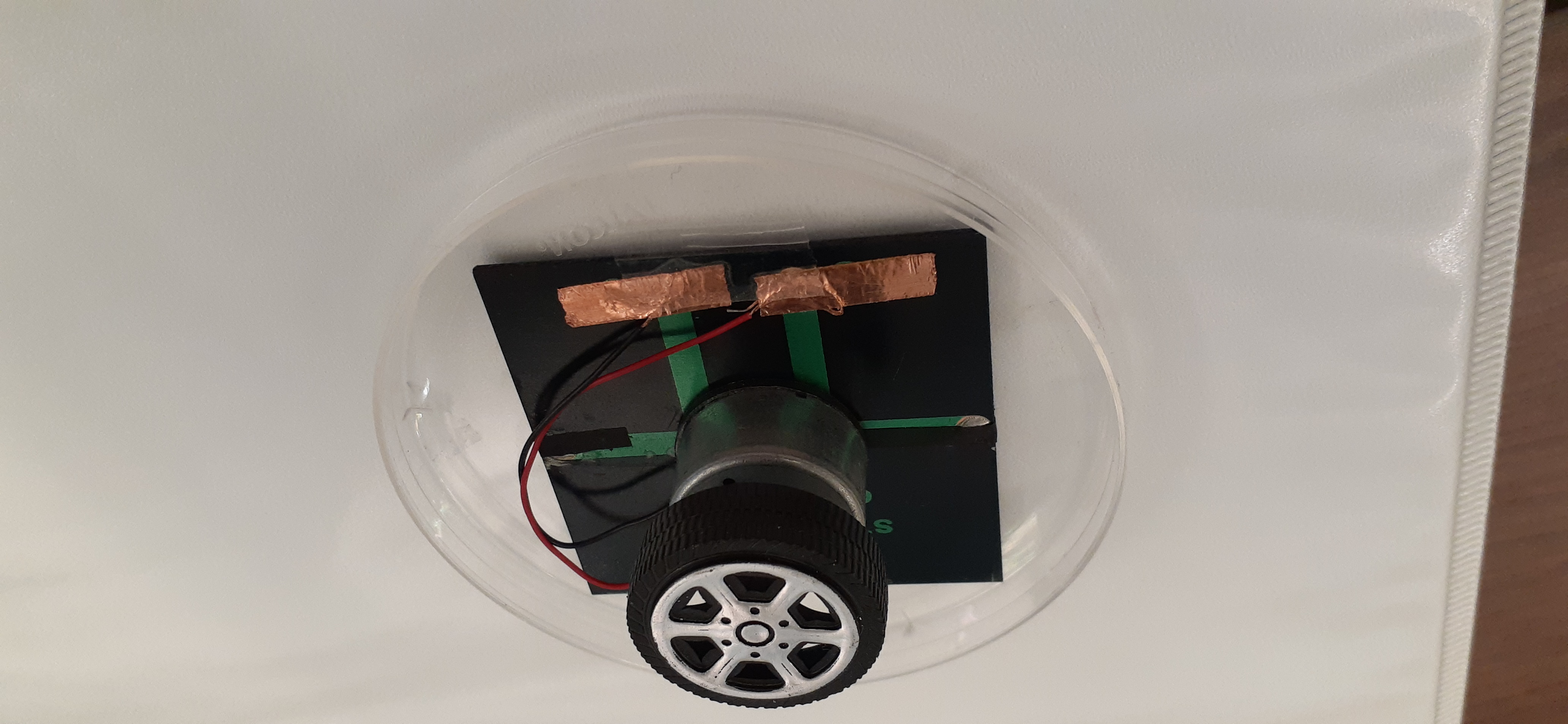 a solar spinner with motor and encapsulated solar panel