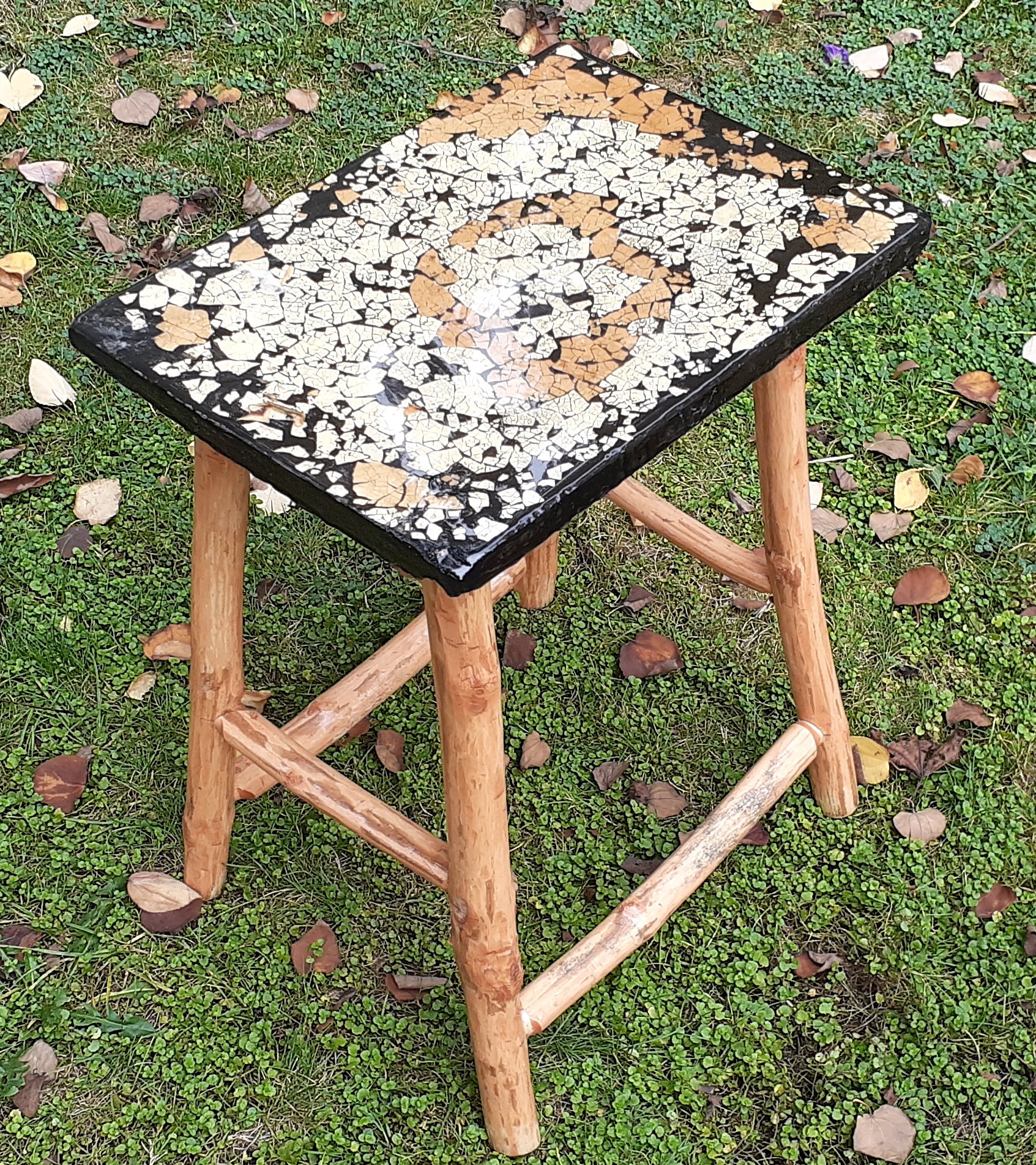 Table with eggshell top